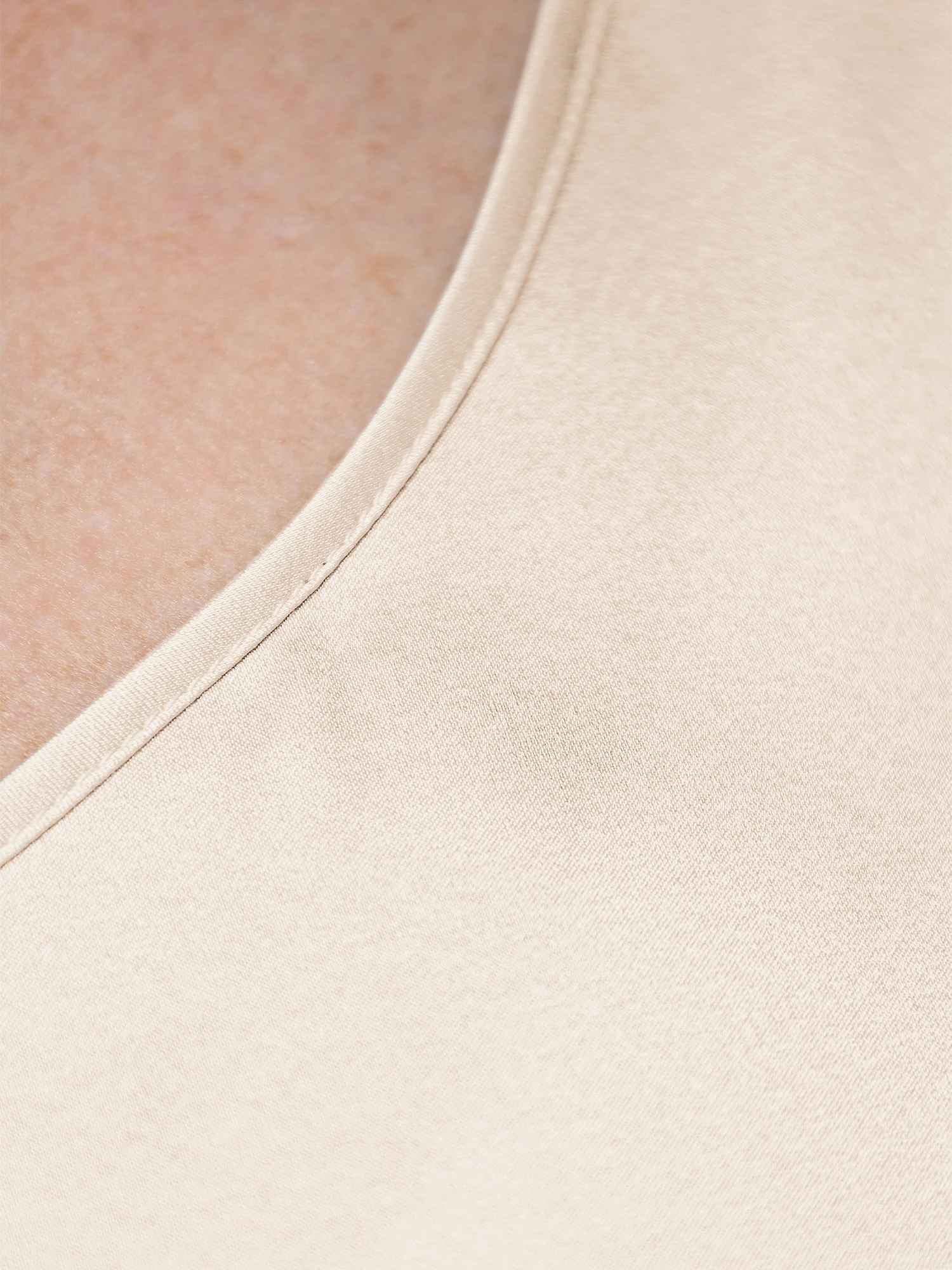 Топ молочного цвета прямого кроя из шелка 